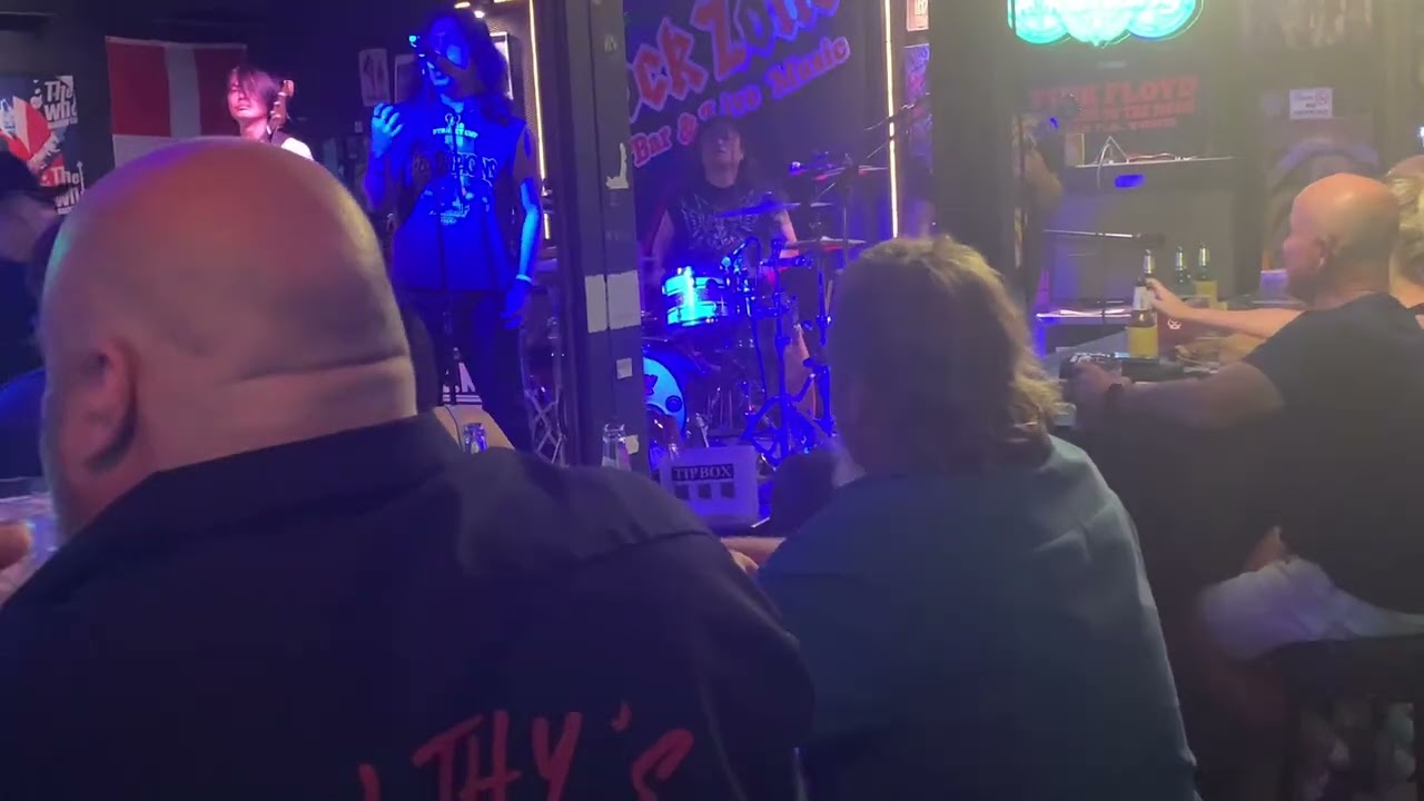 ENTER SANDMAN   THAIBAND  philipine band cover  ？　metalica  