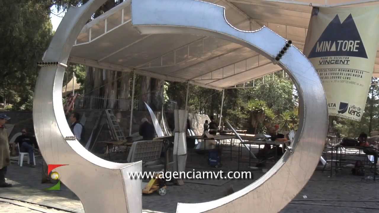 Realizan obras monumentales de acero inoxidable en Toluca