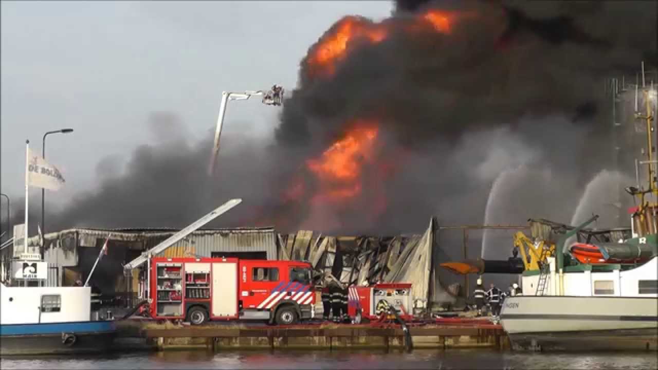 Zeer grote brand Hermeskade Harlingen (19-07-2014)