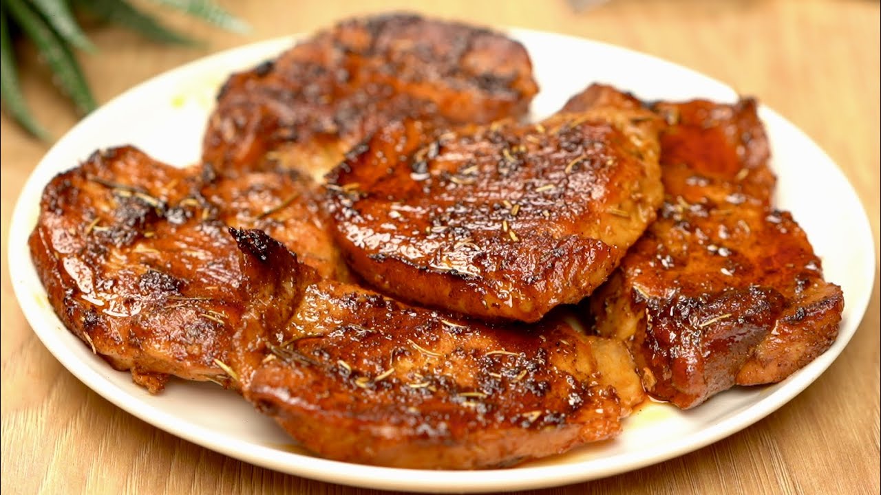 Запеченный в духовке свиной стейк - нежный, сочный и полный вкуса!