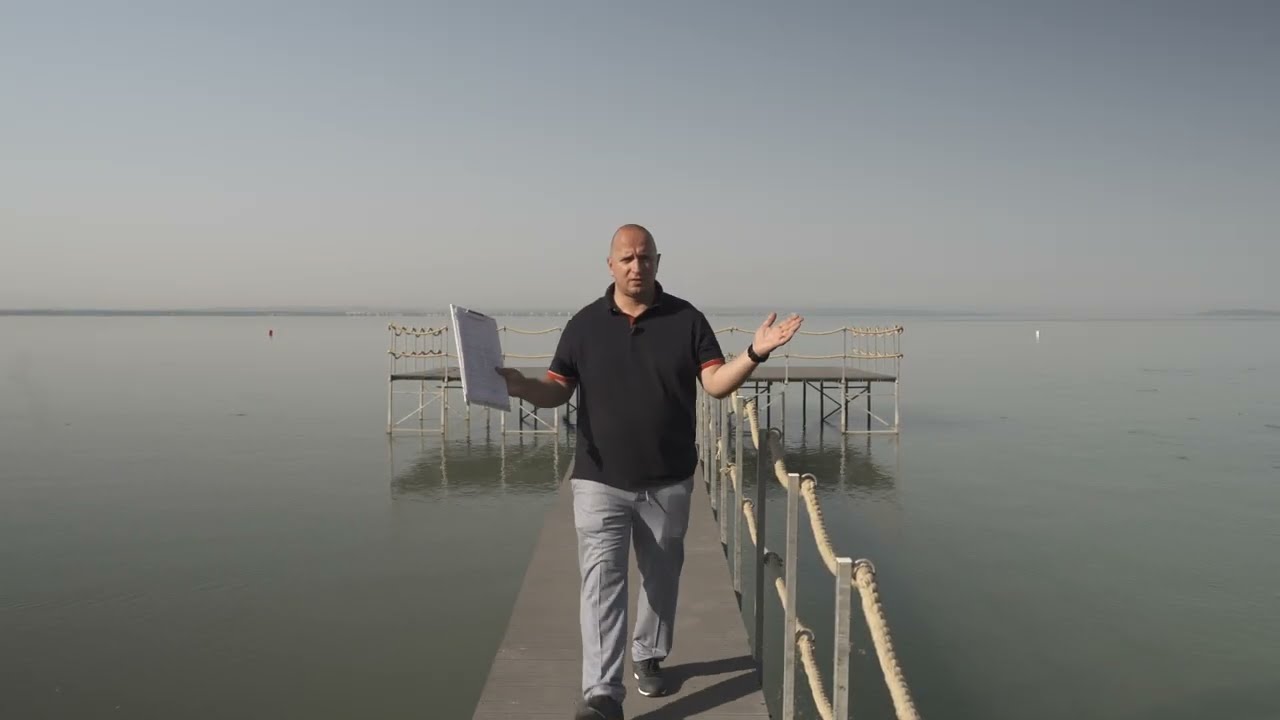 **ELADVA**Eladó közvetlen vízparti  lakás Balatonakarattyán | privát stég,  - Balatoni ingatlan