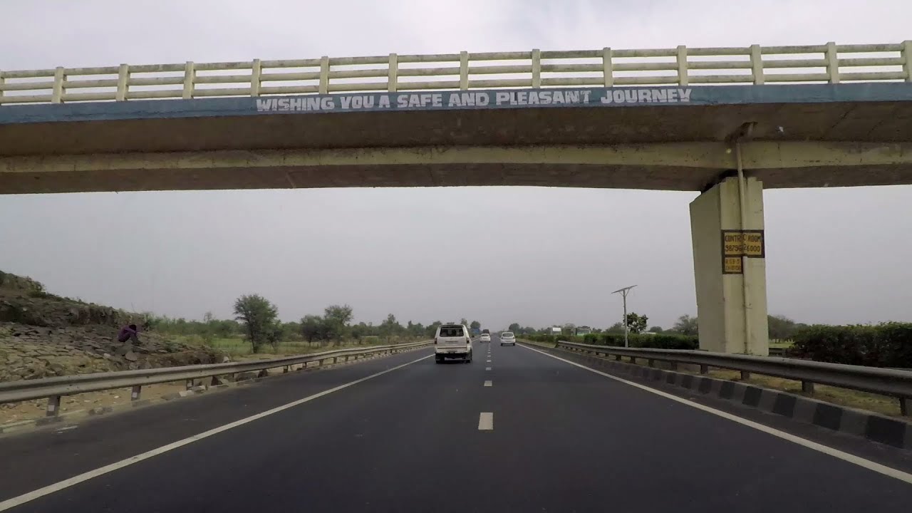 Driving on Ahmedabad–Vadodara Expressway - Gujarat, India