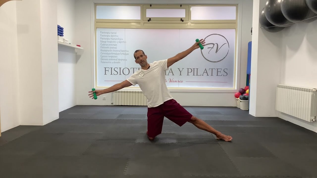 Pilates con pesas. Pilates mat con mancuernas.