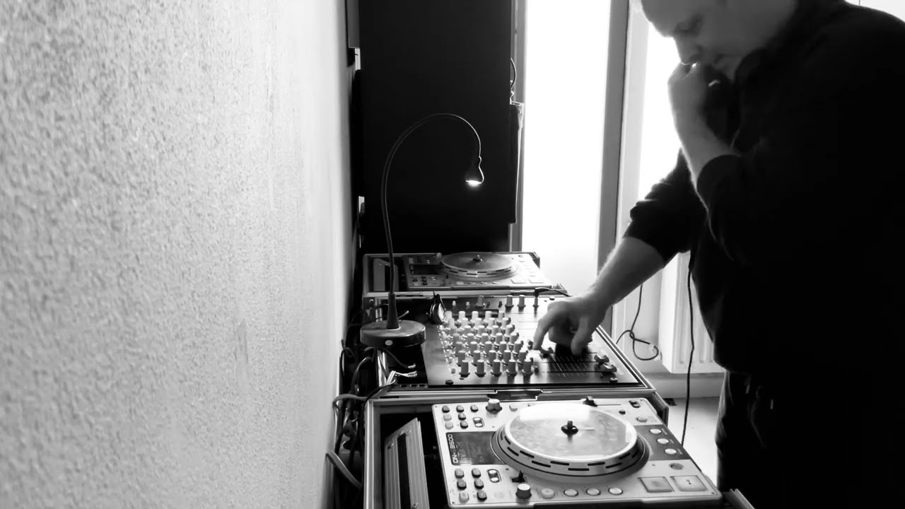 Living in Extasy 1990… 1999 Housemix