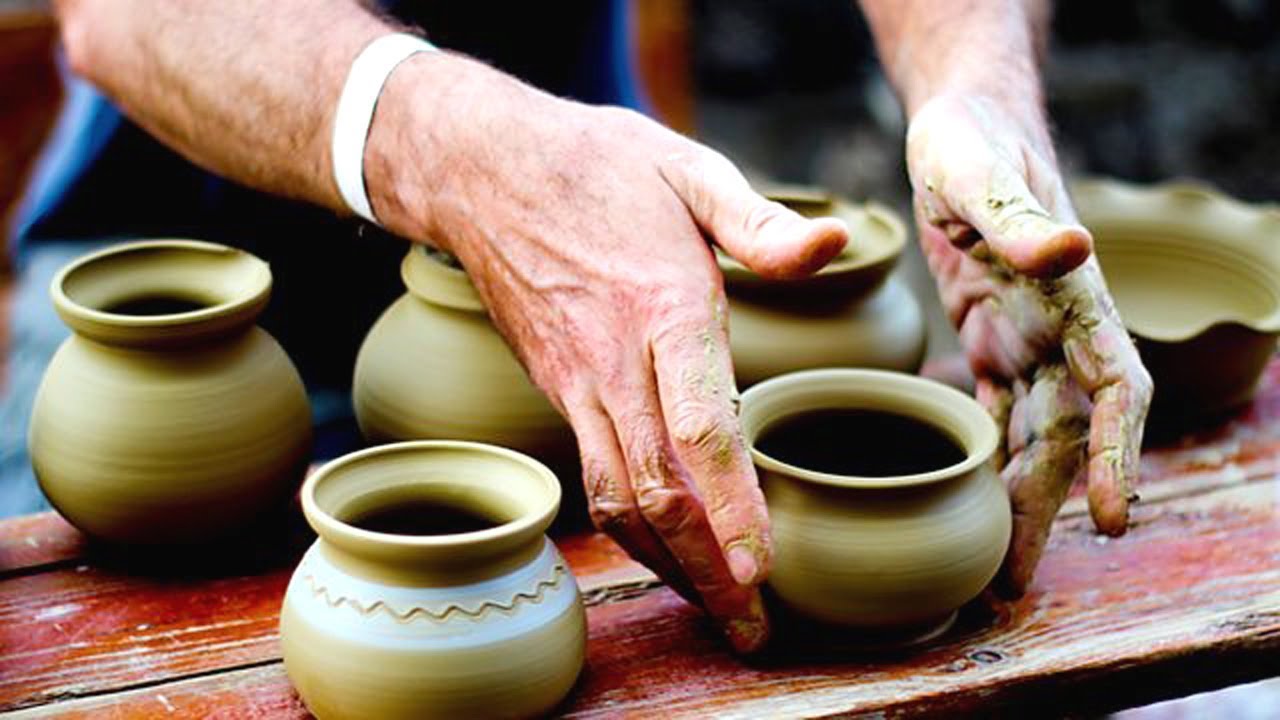 Pottery work :- মাটির হাড়ি পাতিল বানানোর সুন্দর দৃশ্য।