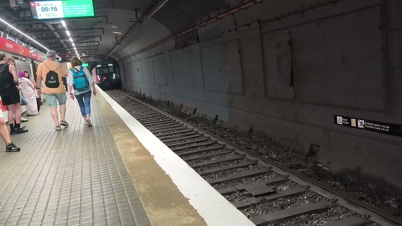 Metro Barcelona L1 Trayecto de Urquinaona a Hostafrancs en Serie 8005
