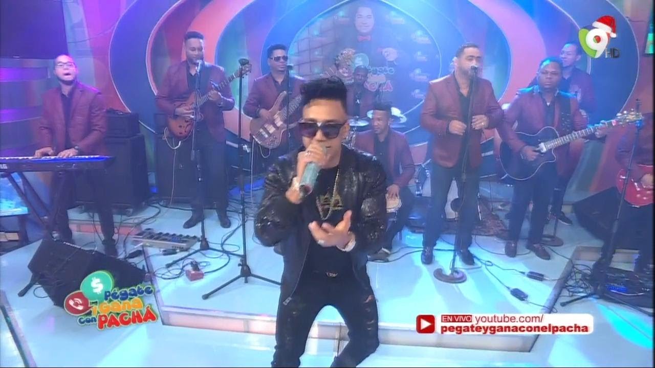Presentación Musical del Jefe Elvis Martínez en Pégate y Gana con El Pachá - 1/2
