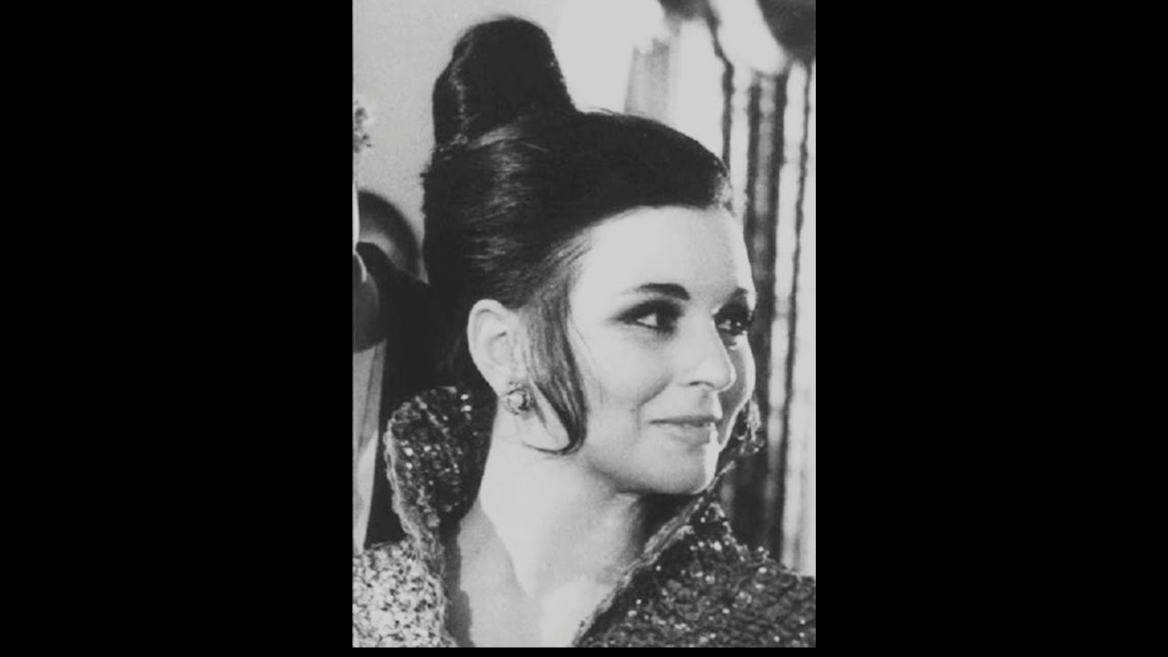 حوار سعاد حسني (ج2):  لماذا لا تشعر بالسعادة؟ ولأول مرة تغني بدون موسيقى.