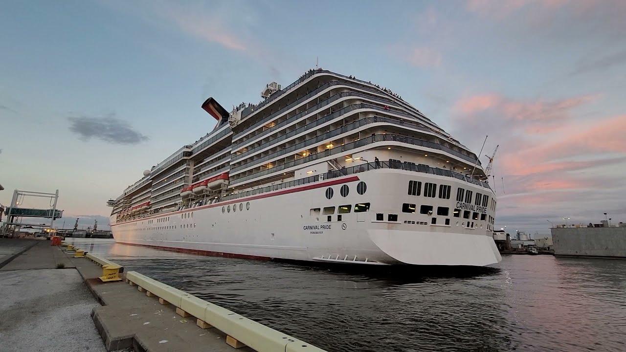 CARNIVAL PRIDE Disembarks Cruise Terminal 3 @ PORT TAMPA BAY FLORIDA. Air Horn Blast At 1:10