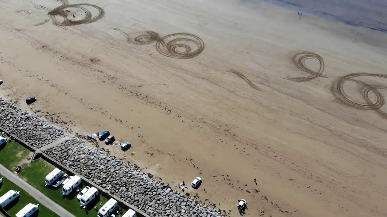 Drone Footage of Brean Sands Beach &ndash; Breathtaking Aerial Views of Somerset's Coastal Gem