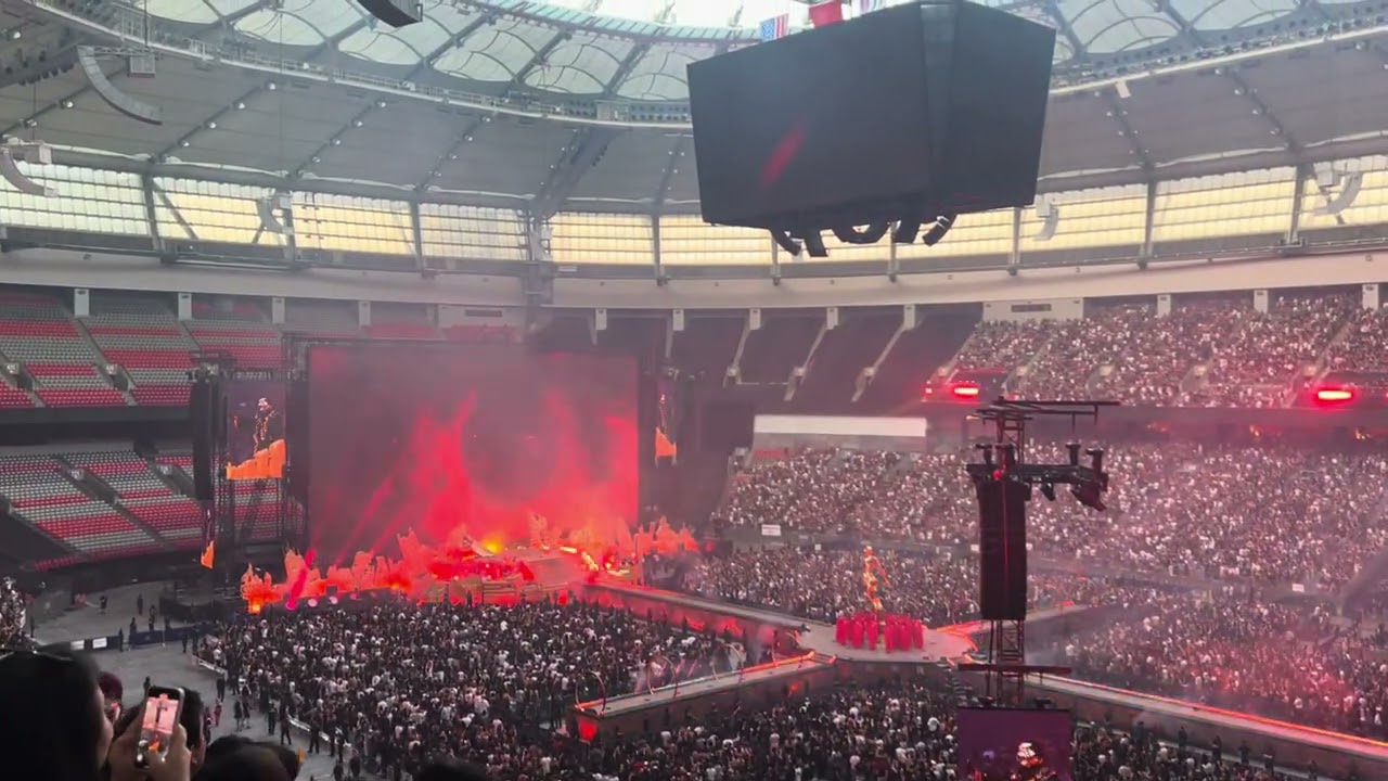 The Weeknd performing ‘Heartless’ in Vancouver, BC