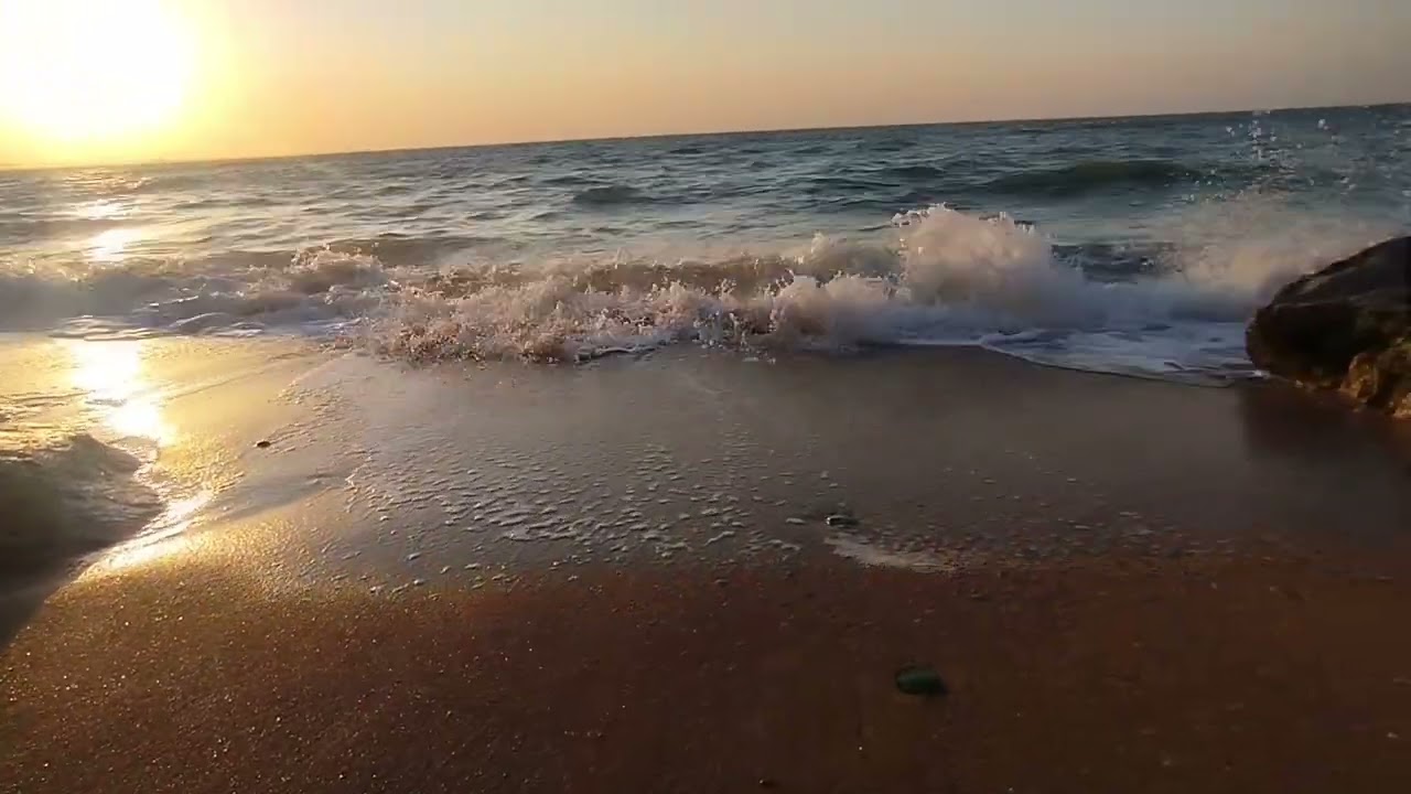 Утро у моря.  Сегодня ветренно.