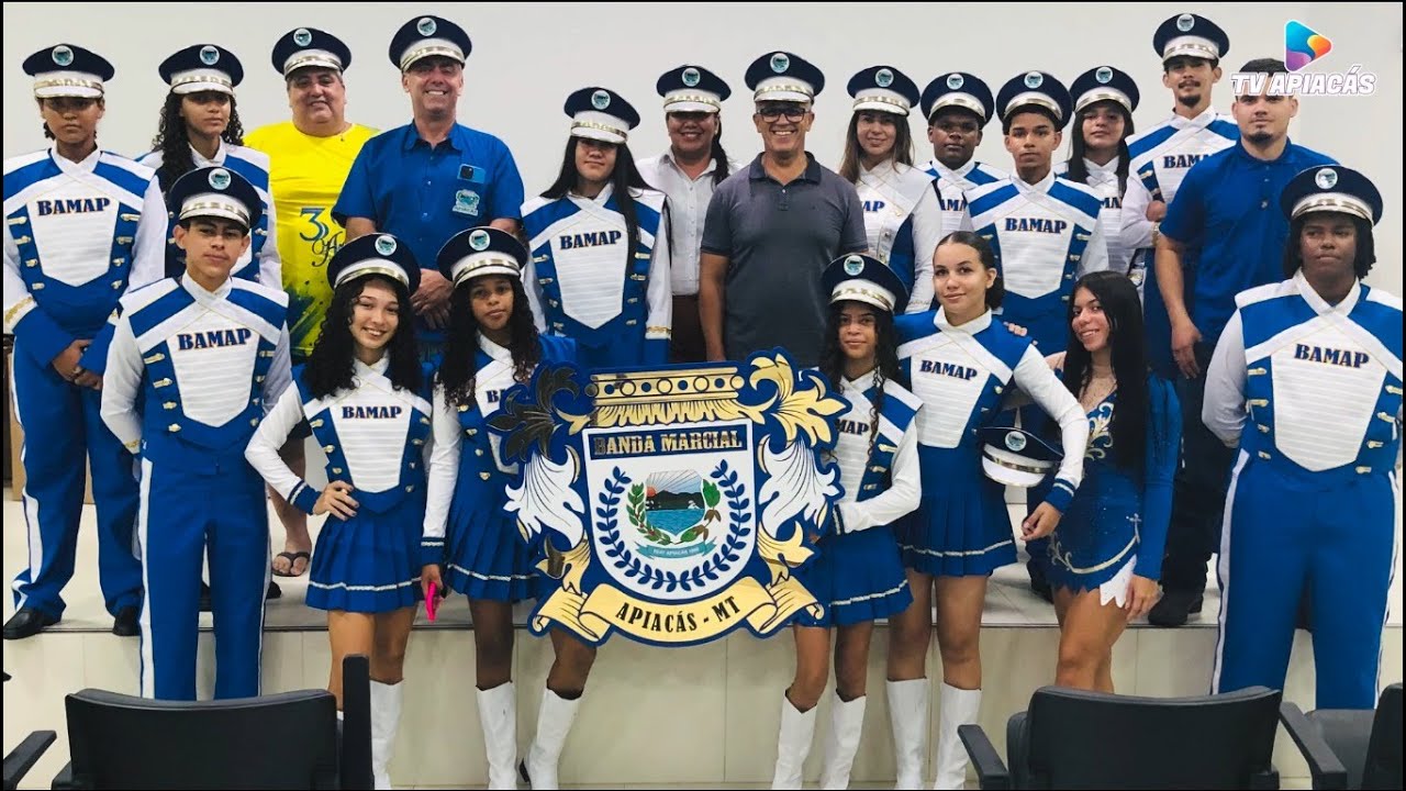 A Prefeitura através da Secretaria de Educação realizou a entrega de uniformes