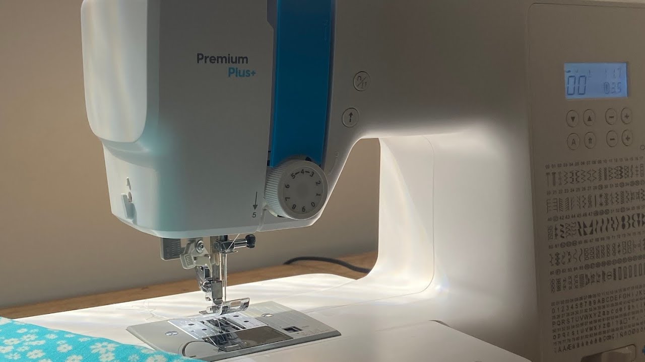 Máquina Elgin Premium plus, passagem de linha, pontos,letras e mais.
