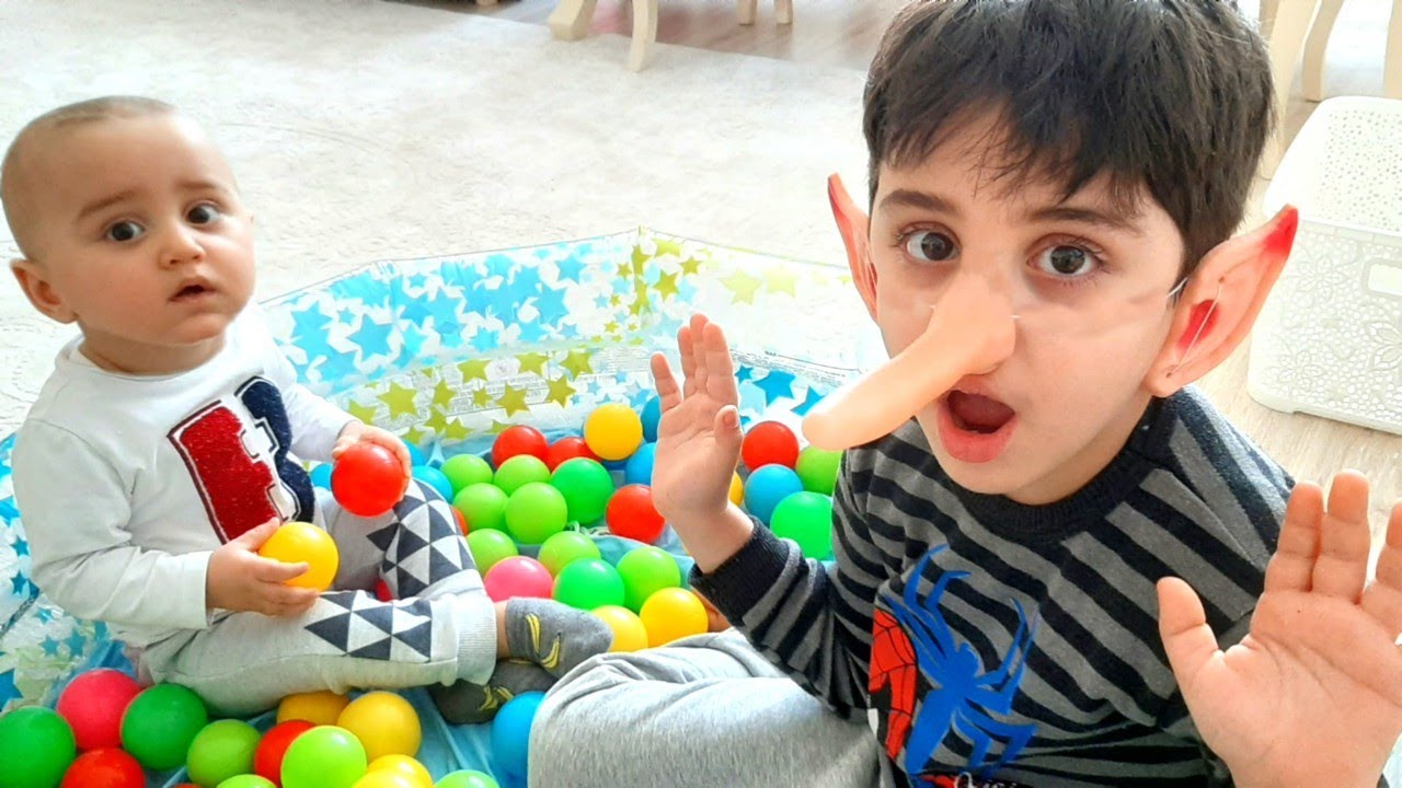 Efe yalan söyleyince burnu pinokyo gibi uzadı. Fun for kids