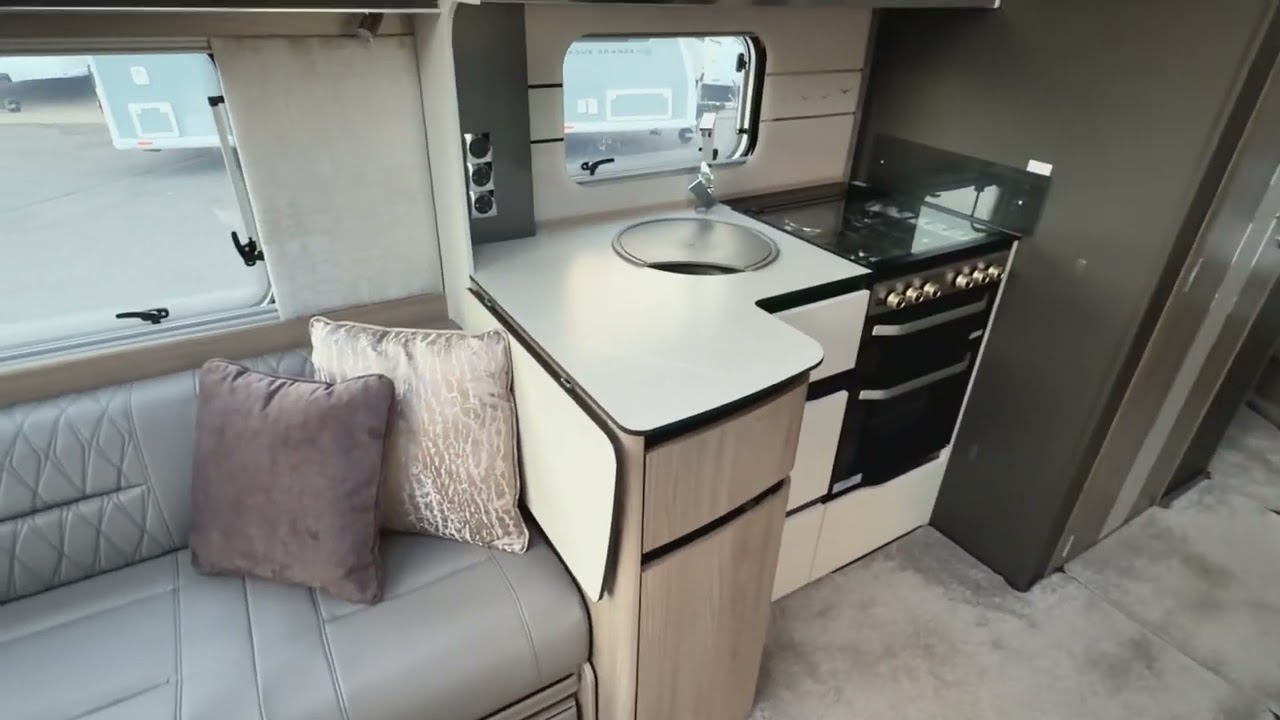 2024 Swift Elegance 860 £35995 with AWD Auto Motor Mover and E&P Self Levelling
