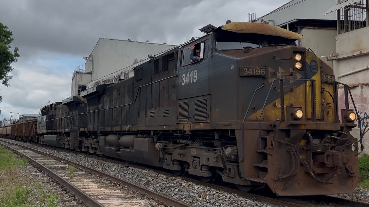 Maquinista Gente Boa passando no comando do trem de minério vazio da MRS