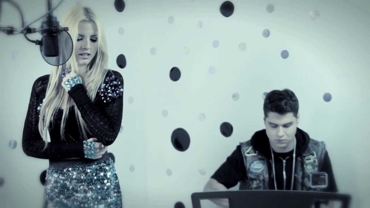 A Great Big World & Christina Aguilera - Say Something (Cover by @saratunes) LIVE