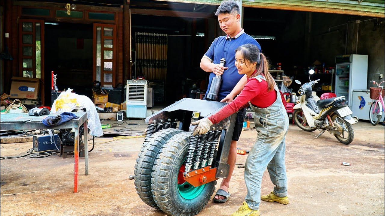 Episode 8: How to create a giant three-wheeled vehicle front end with 8 large shock absorbers.