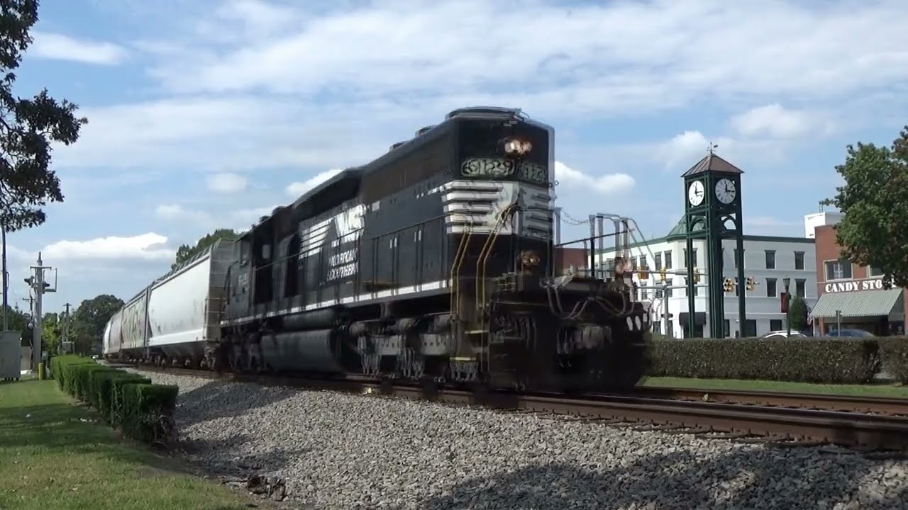 A Few Trains In Thomasville & Greensboro NC With SD70ACC & 70ACe Leaders, & Amtrak 301 9/4/2025