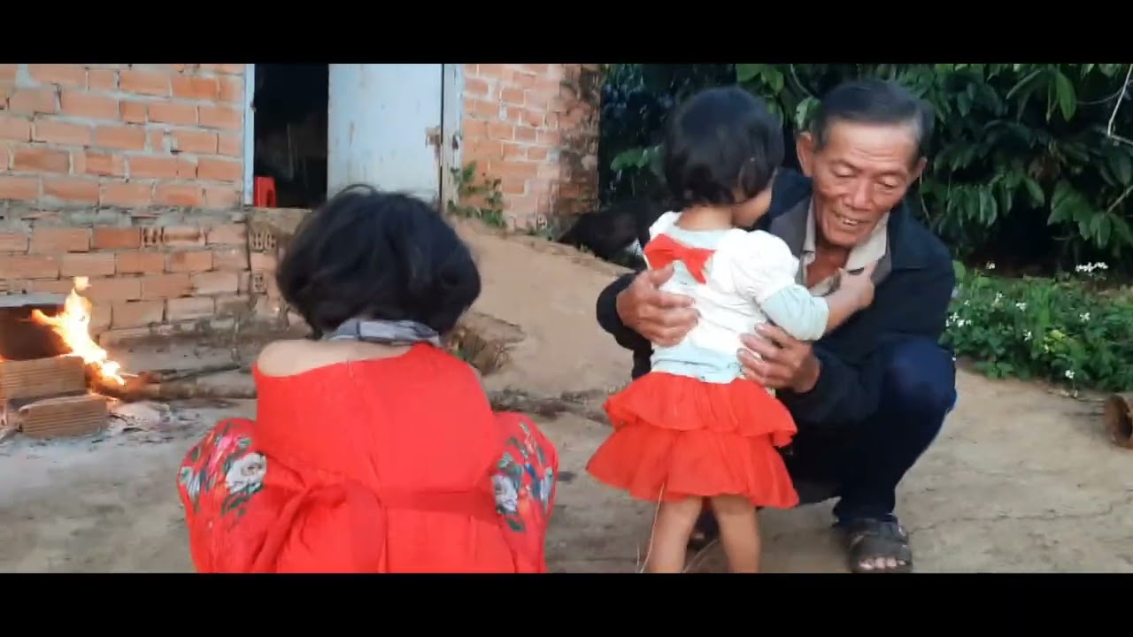 Chơi tết với ông bà Tư 