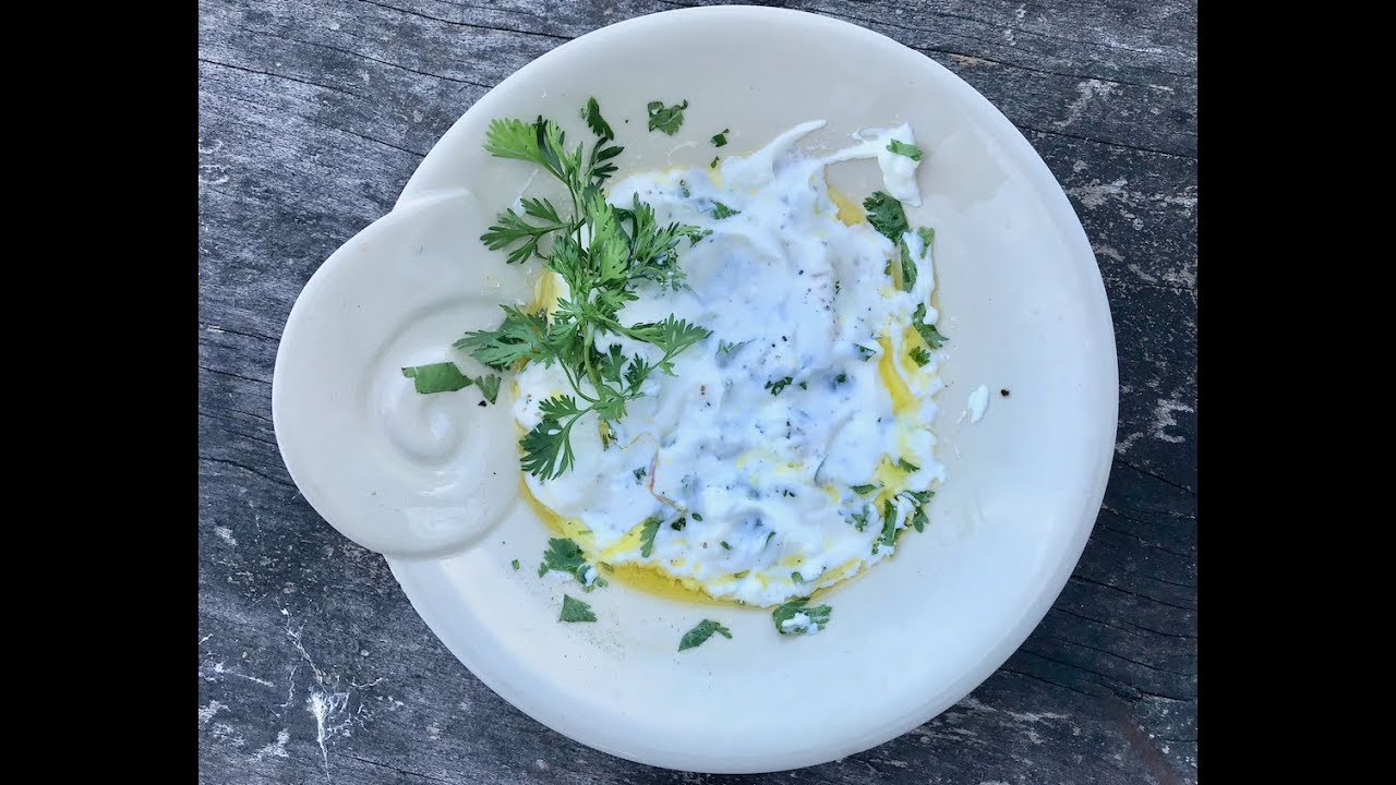 FRISSE YOGHURT-KNOFLOOKSAUS