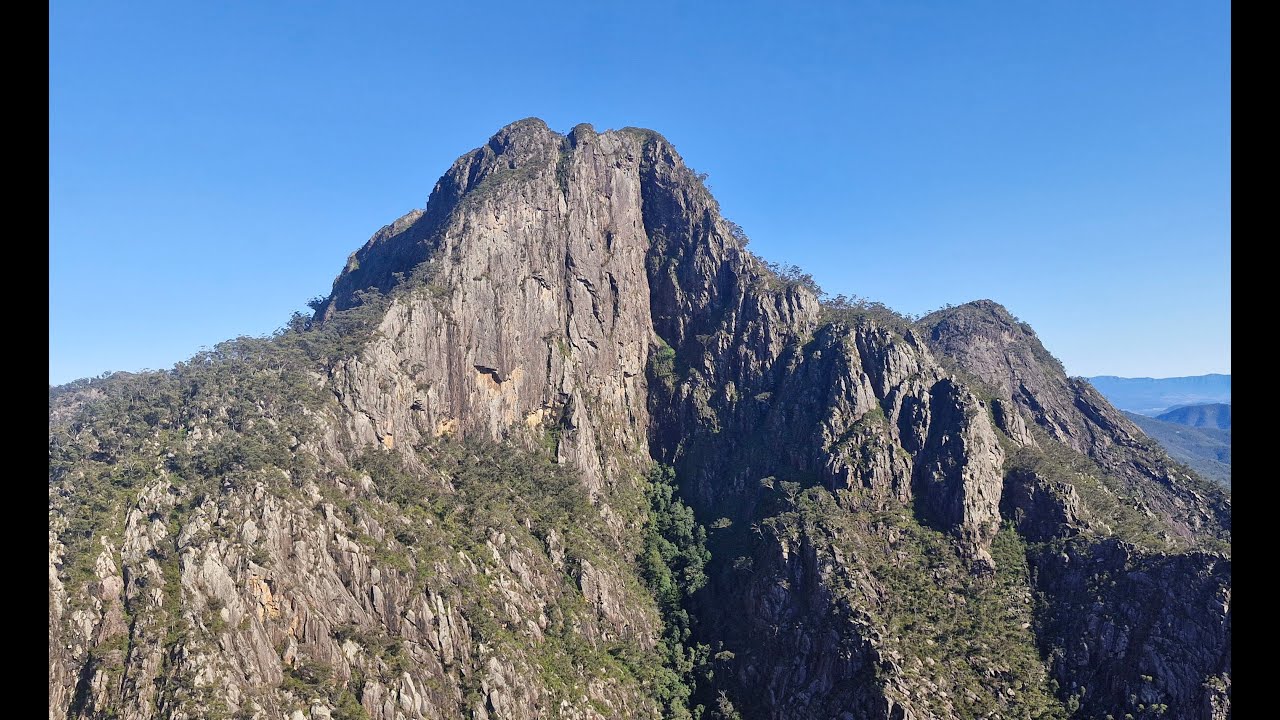 Rockin up The Governor - Mt Barney. SE Qld. A Rock Climb.
