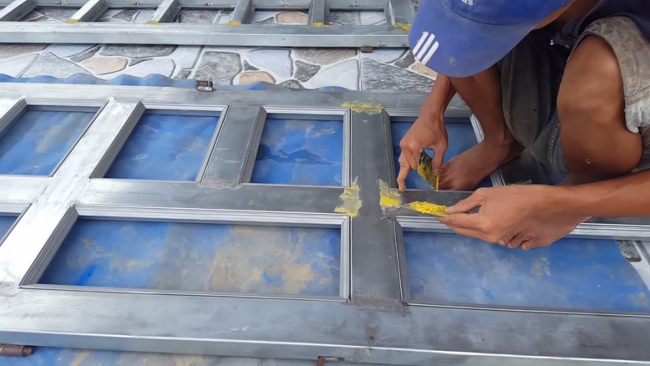 Quy trình vệ sinh bề mặt và bả matit các mối hàn trên cửa sắt trước khi sơn