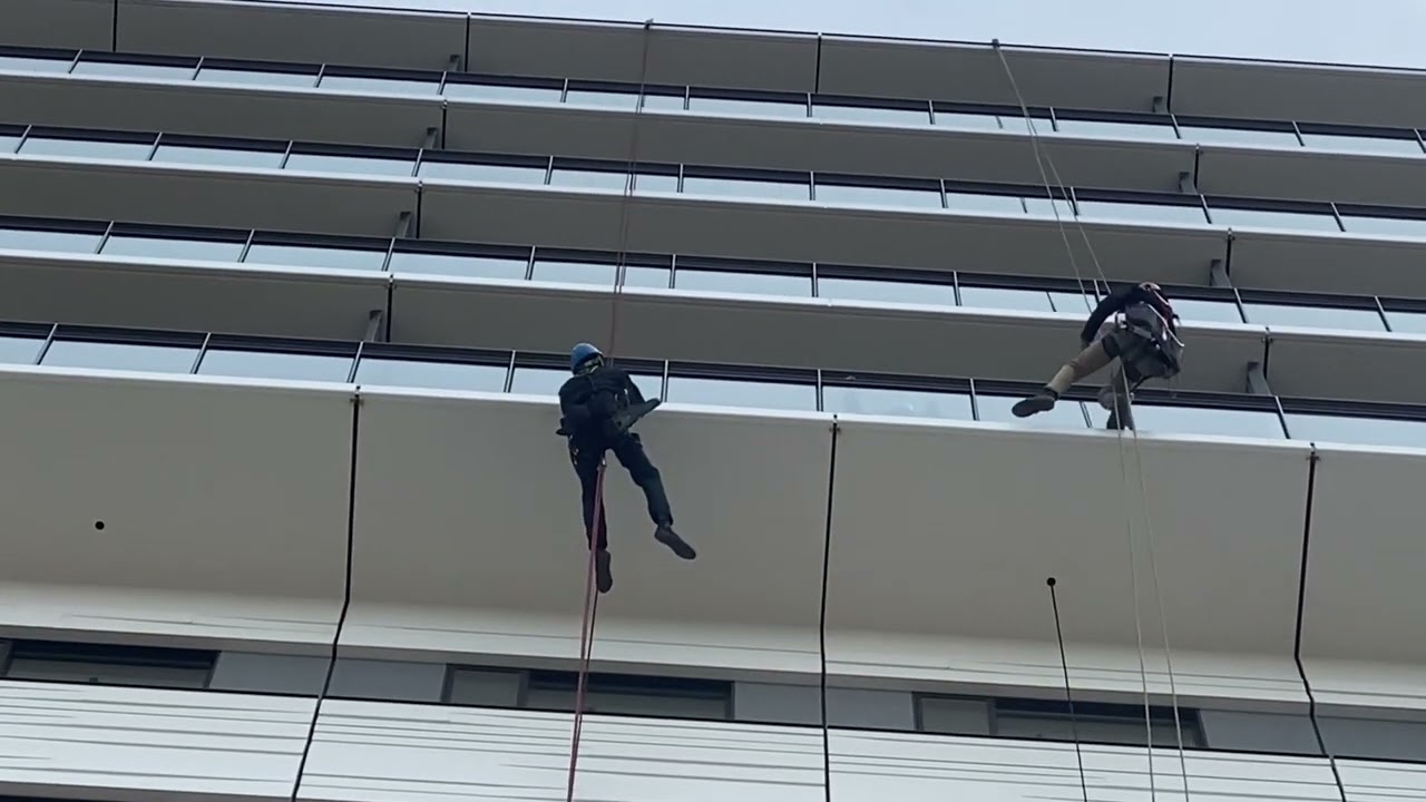 【ガラス清掃】2メーター越えのスーパーハング
