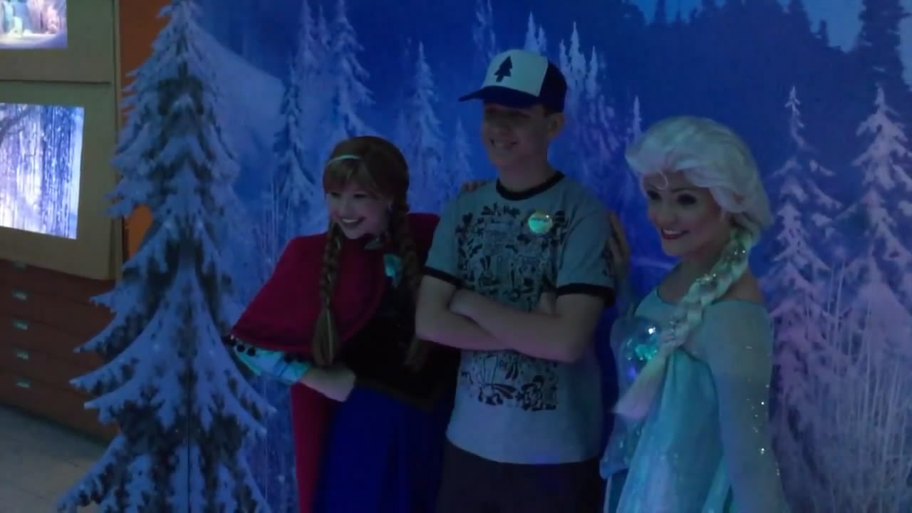 Meeting Anna & Elsa on Disney Fantasy Cruise ship - Frozen