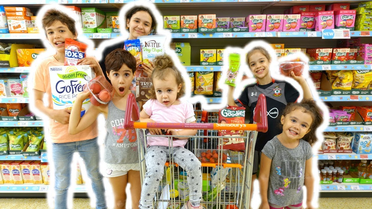 LETTING THE KIDS CHOOSE SNACK FOOD!🍴 SHOPPING WITH 6 KIDS!😱  #25 VLOG