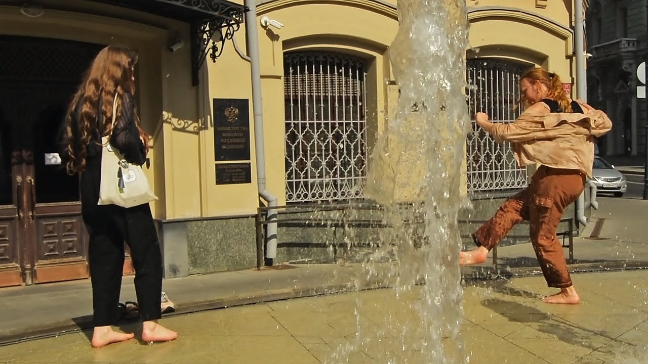 Moscow. Summer, girls, splashes and a Ruble fountain!/Москва. Лето, девушки, брызги и фонтан Рубль!