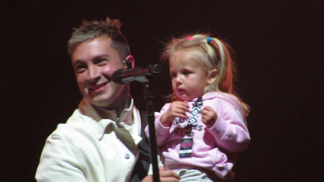 Tyler introducing Rosie - Stressed Out - Twenty One Pilots Takeover Tour - Nationwide Arena 10/27/21