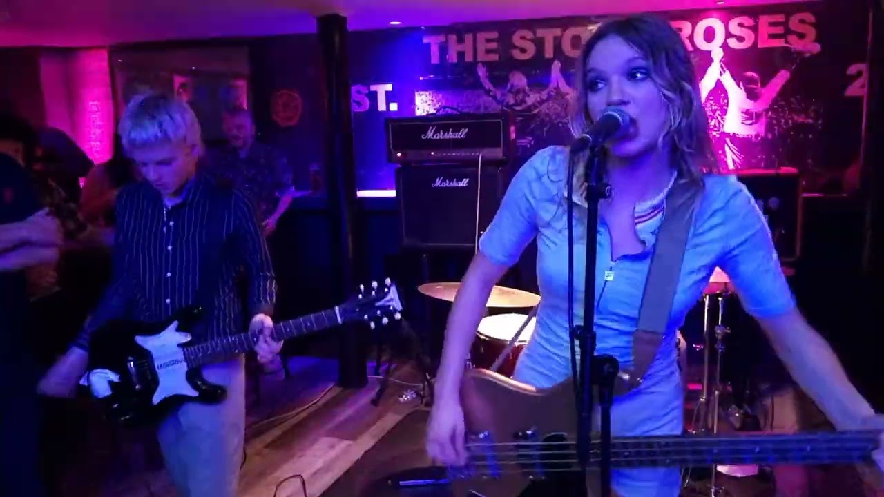 MOLOTOVES, WALK LIKE AN EGYPTIAN, STONE ROSES BAR, YORK ,28/10/2022