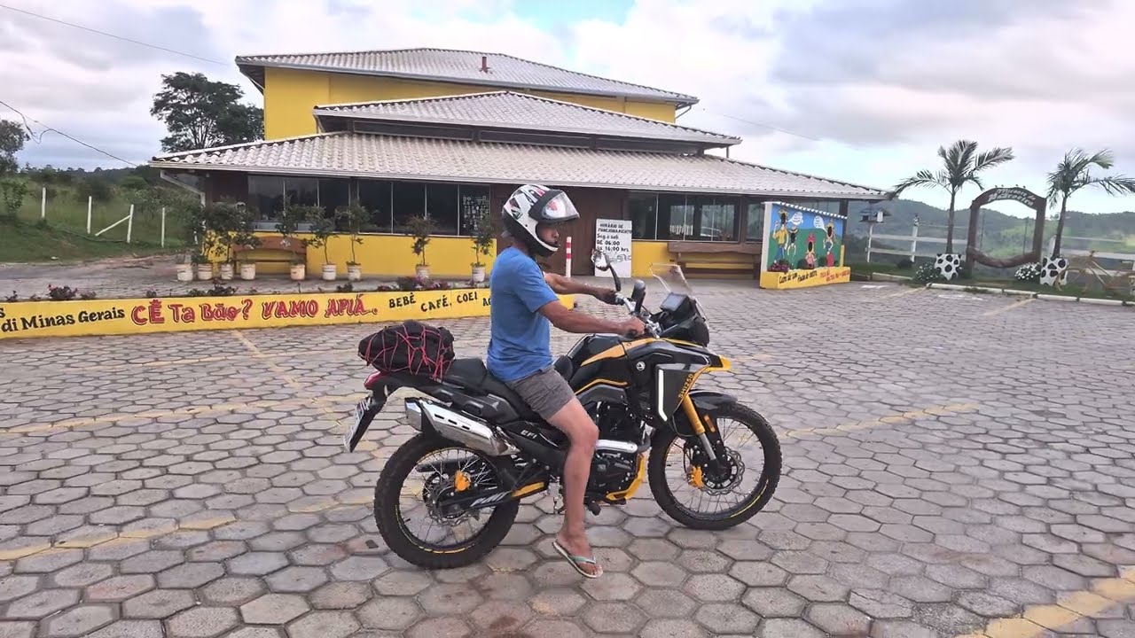 Fazendo um teste na moto  do meu amigo Alexandre  