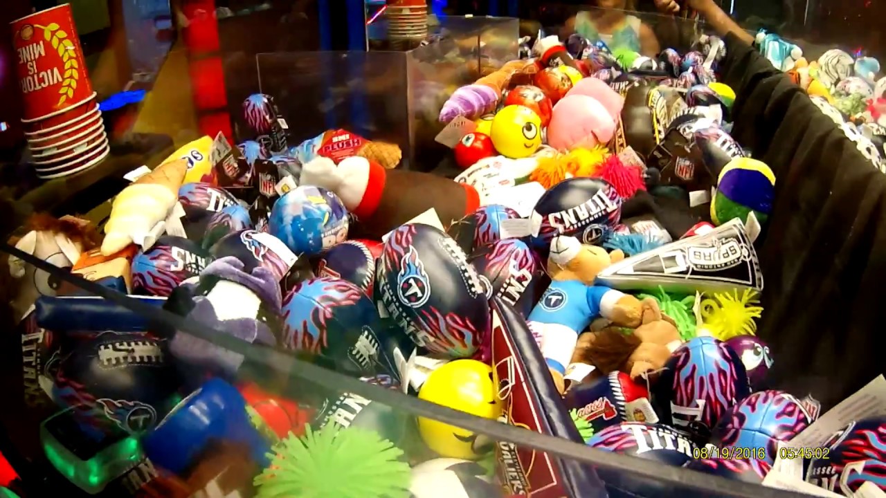 THEY GAVE US 11 FREE PLAYS ON THE JUMBO CLAW MACHINE