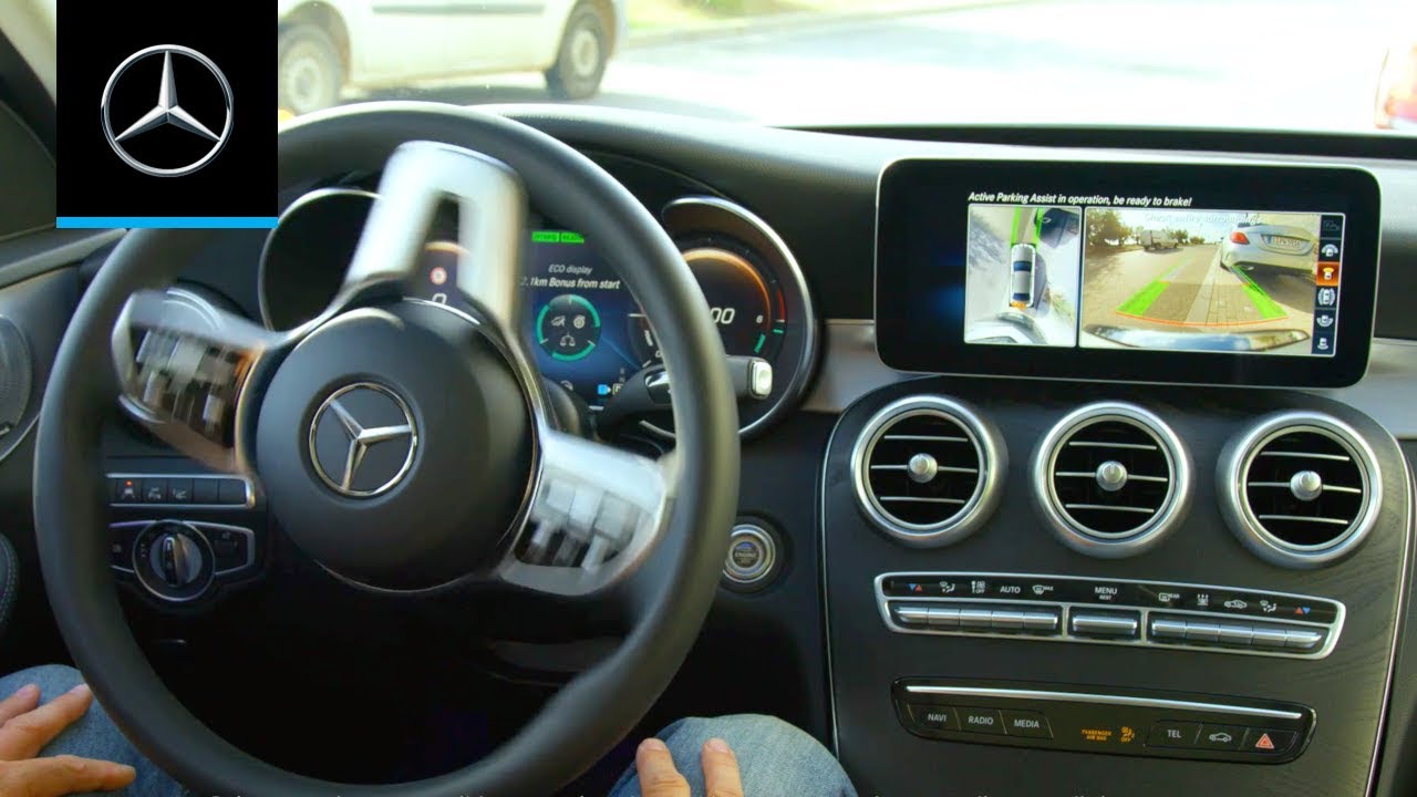 How to Use Active Parking Assist in the Mercedes-Benz C-Class (2019)