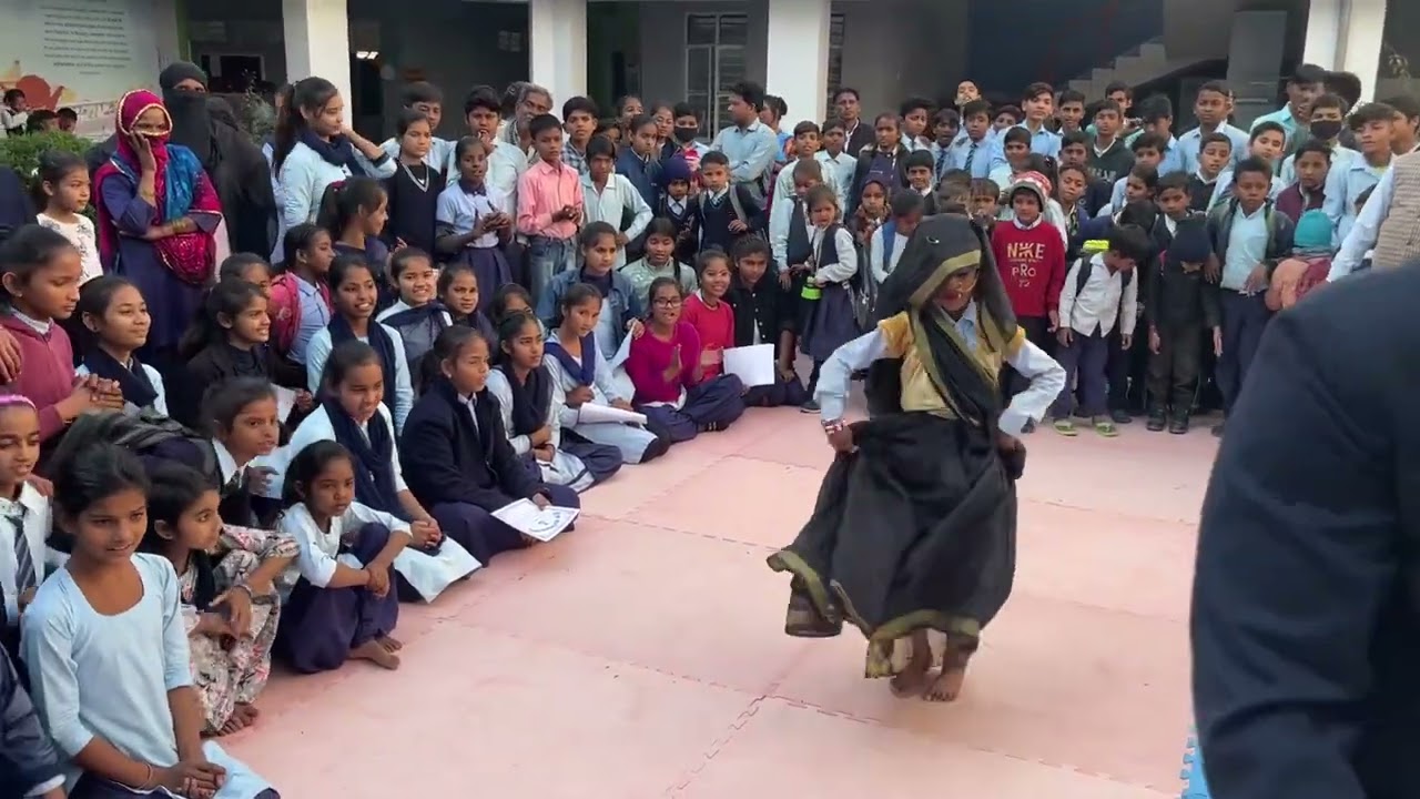 Small boy dance on a traditional song - film chandravan dekhungi