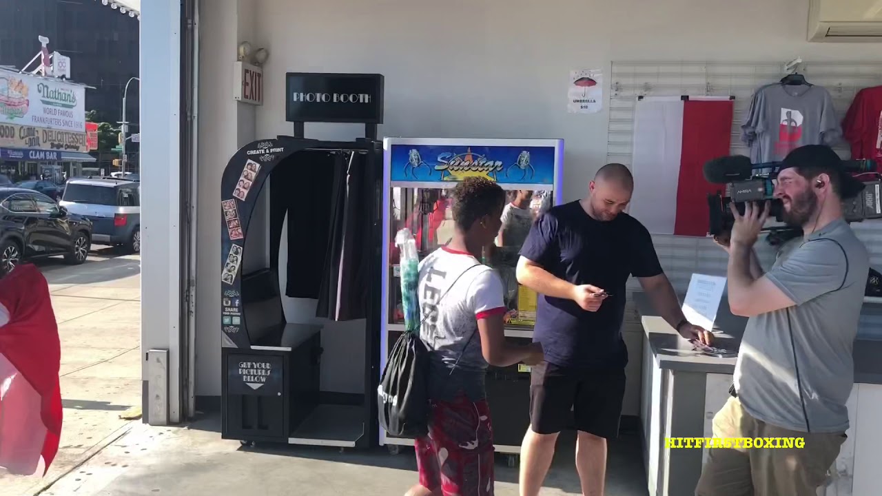 ADAM KOWNACKI MEET AND GREET WITH FANS #CONEYSISLAND