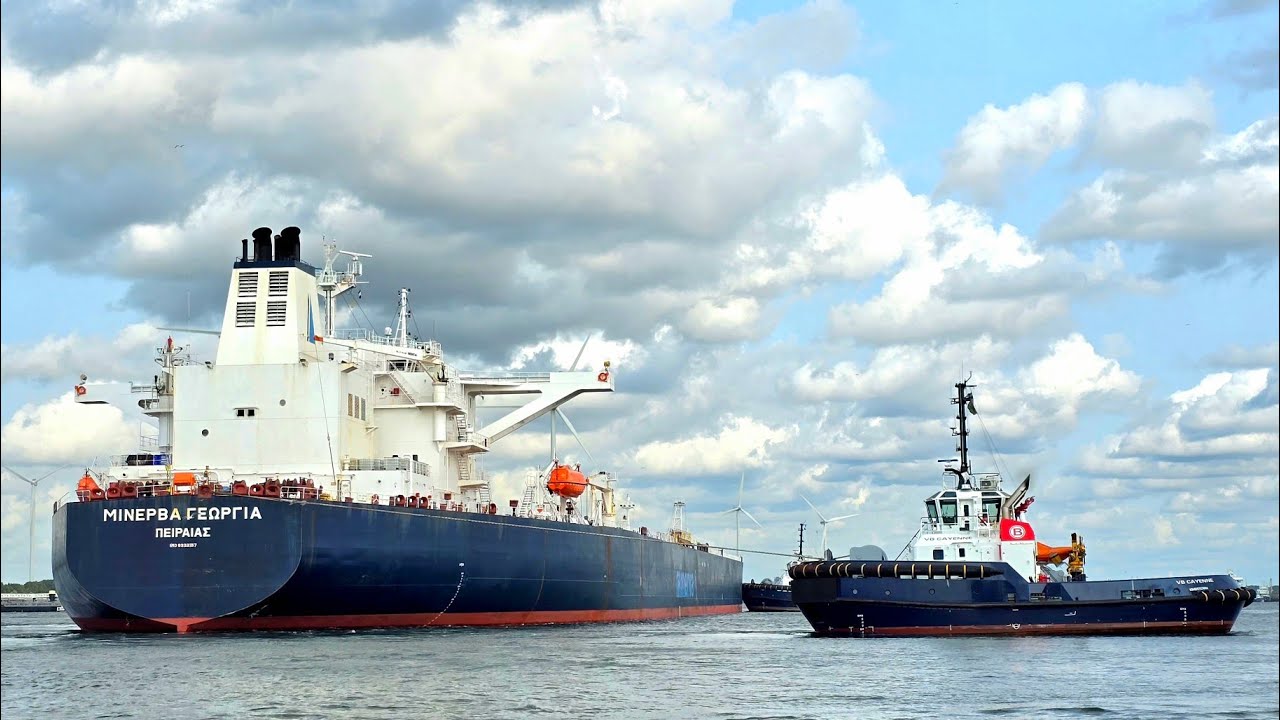 Massive Tanker Mooring Operation – Tugboats in Action (Port Close-Up)