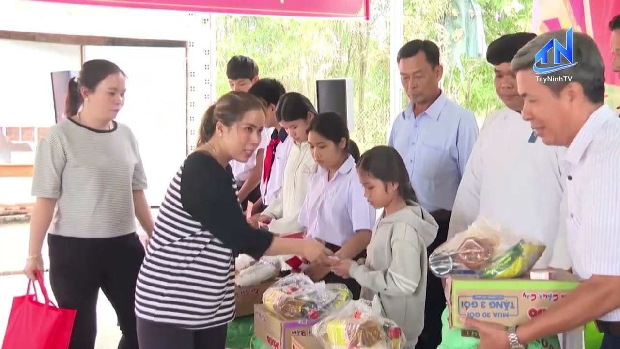 Tây Ninh triển khai nhiều chương trình chăm lo Tết cho thiếu nhi và người dân có hoàn cảnh khó khăn