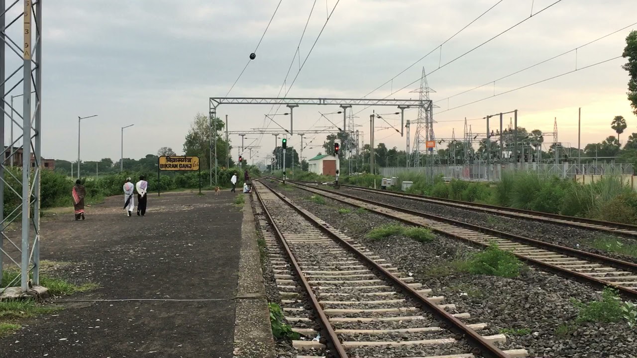 💥 90+kmph MORNING BLAST - (08640) Ara Ranchi weekly express at bikramganj railway station