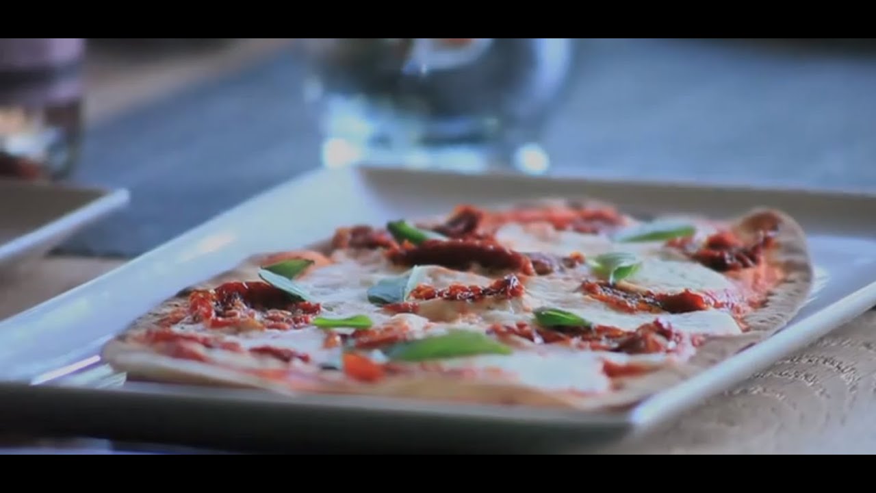Cocas de tomate seco y trufas, por Bar Tomate y Pornocomida