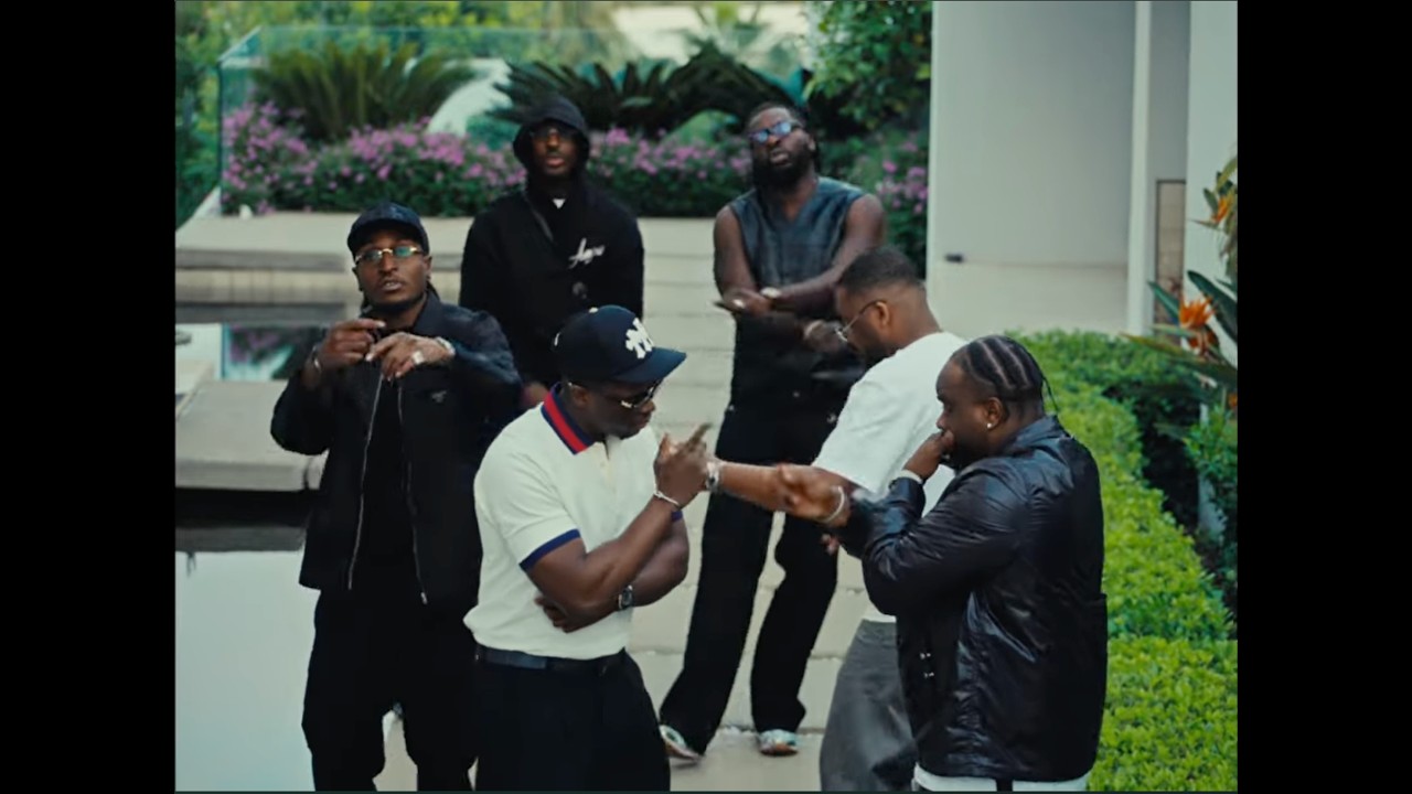 Triangle des bermudes ft L2B - A l'Aise  (Clip Officiel)