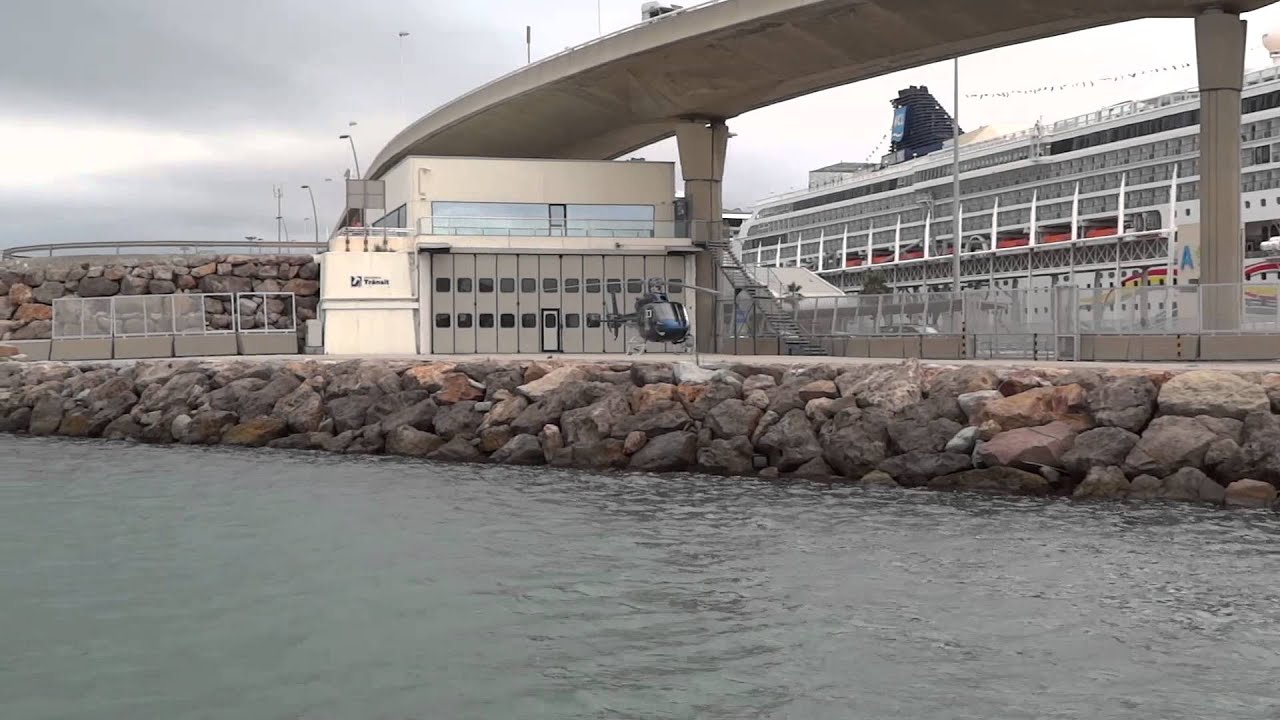 Amb catamarà pel Port Vell de Barcelona. Agost 2014