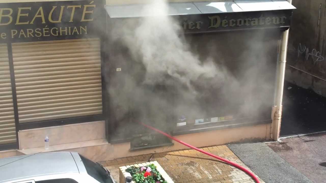 les pompiers incendie dans 2 magasins juin 2012