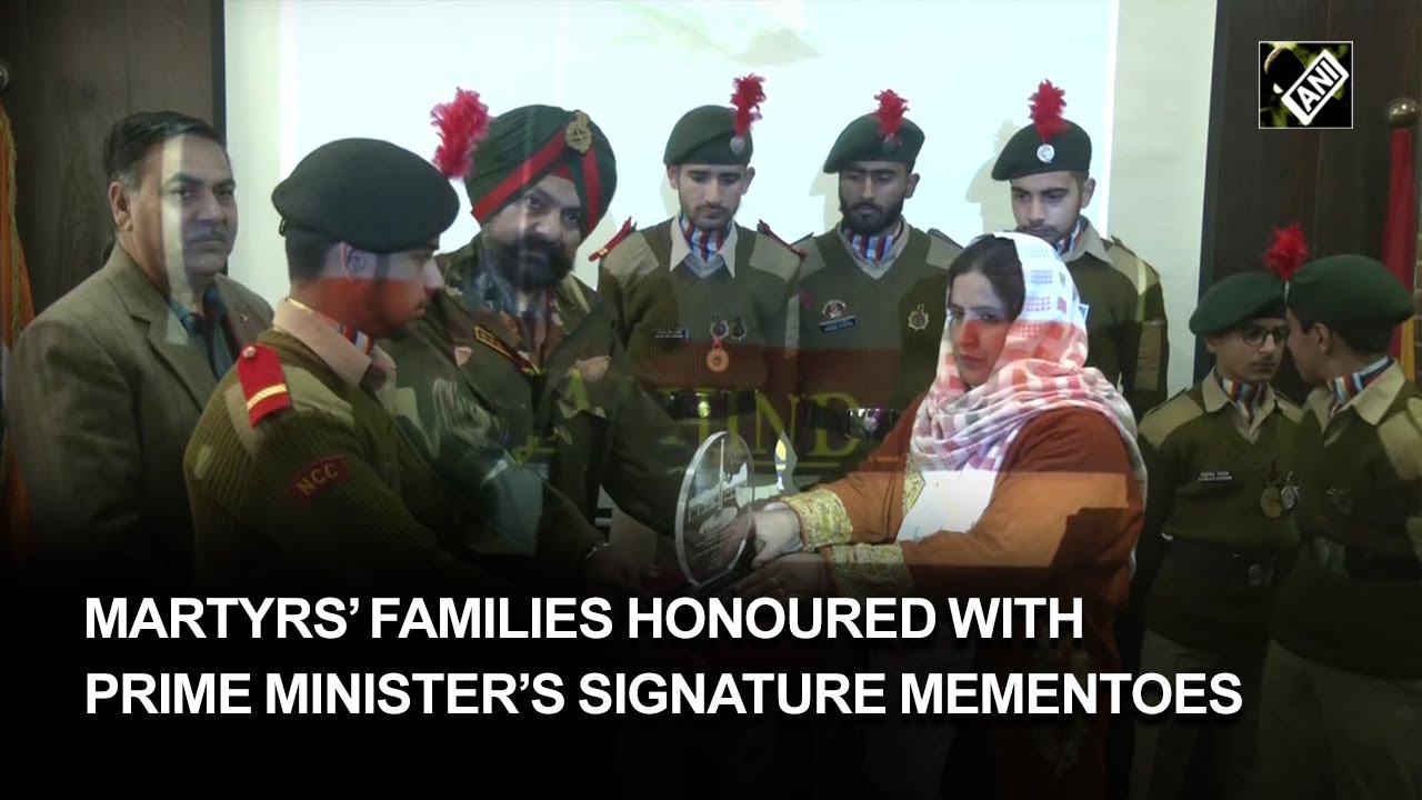 Army honours martyrs&rsquo; families with Prime Minister&rsquo;s signature mementoes