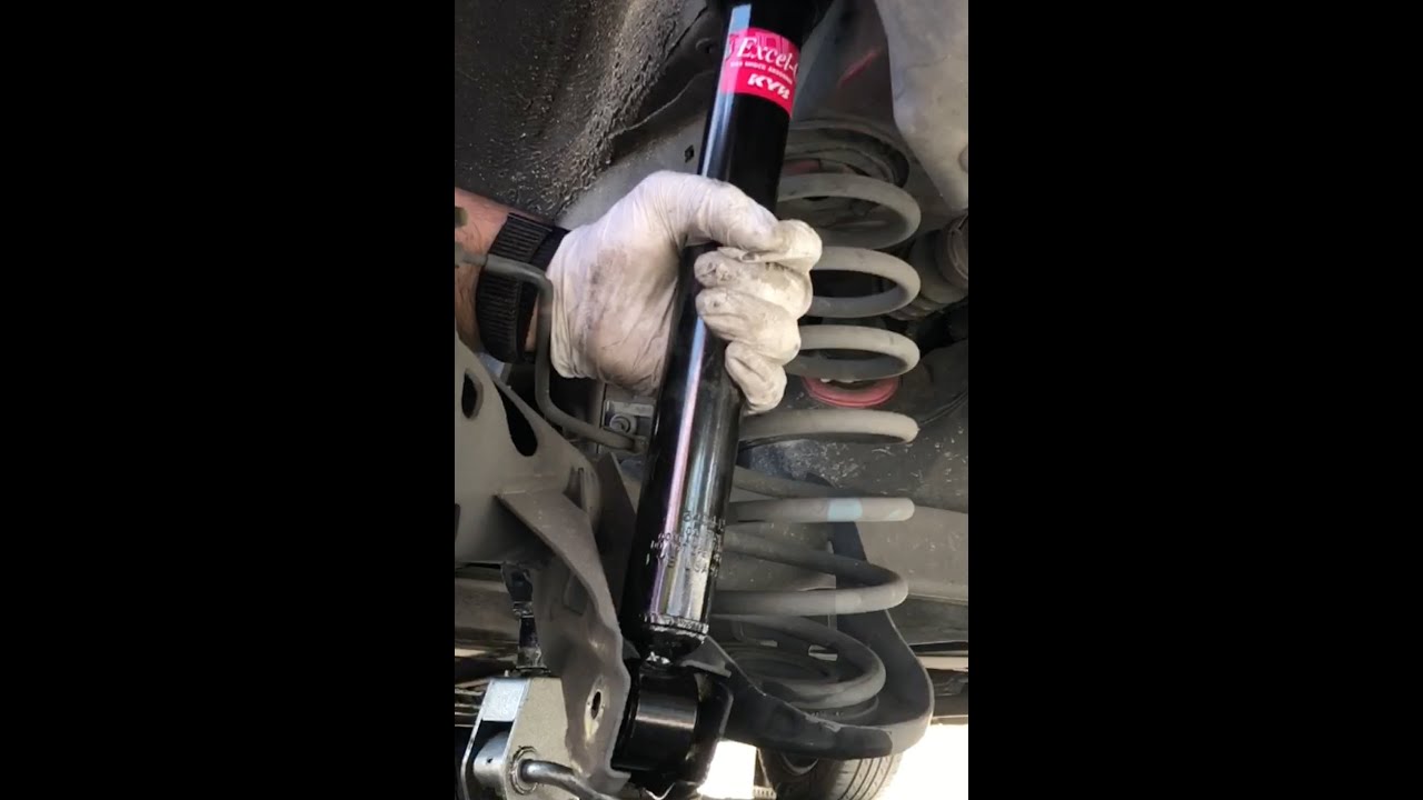 2006-2014 Toyota Yaris Rear Shock Absorbers Replacement