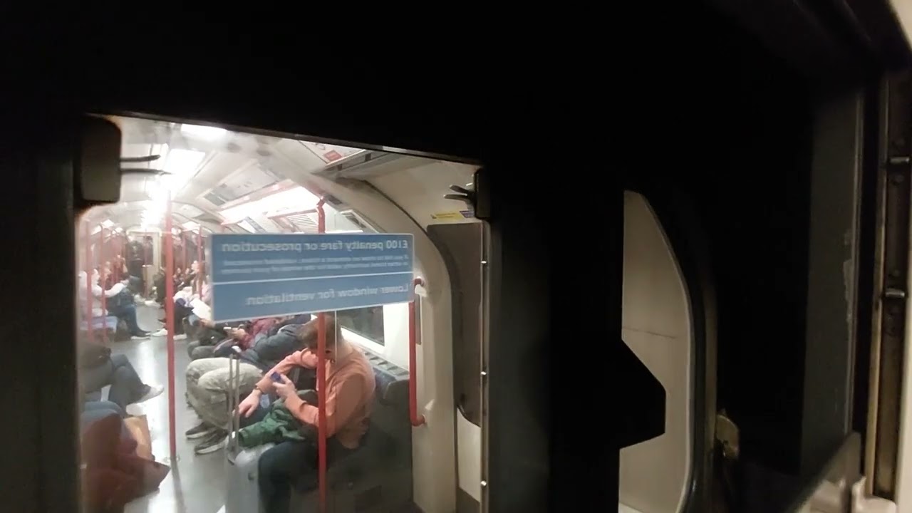 Journey on the Central Line 1992 Stock from Liverpool Street to Bethnal Green 15/12/24
