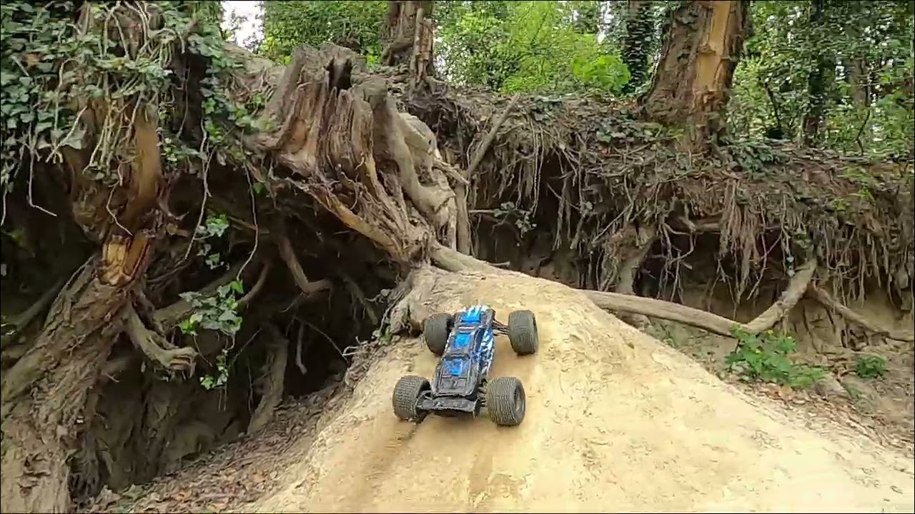 LE TRAXXAS E REVO dépassé et pas un engin de bash ???  1kgs de   que le sledge sur les sauts c magic